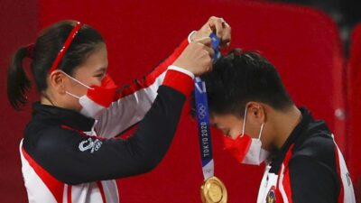 Bermodal Raket Kayu, Apriyani Kini Sukses Sumbang Medali Emas Olimpiade Bagi Indonesia