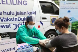 DKI Jakarta Tertinggi Soal Vaksinasi COVID-19, Airlangga Puji Kinerja Anies Baswedan