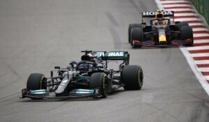 Lewis Hamilton Segel Kemenangan Ke-100 Di F1 GP Rusia 2021, Verstappen Posisi Kedua