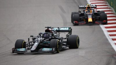 Lewis Hamilton Segel Kemenangan Ke-100 Di F1 GP Rusia 2021, Verstappen Posisi Kedua