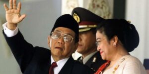 Penulis Buku ‘Menjerat Gus Dur’: Ada Kelompok ‘Anak Kost Di PDIP Yang Ingin Mega Jatuhkan Gus Dur