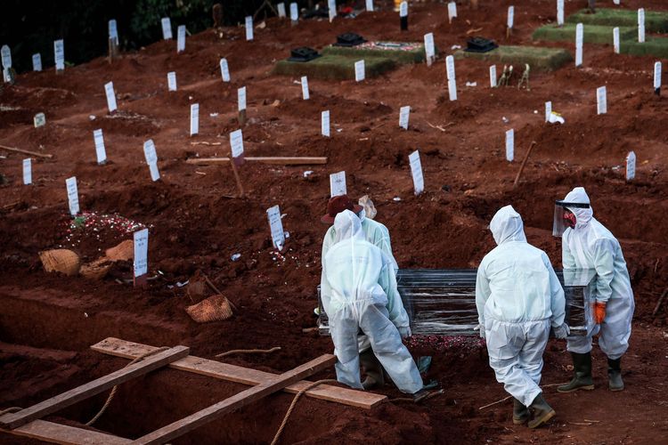 Media Inggris The Economist Cium Kejanggalan Angka Kematian Dampak COVID-19 di Indonesia