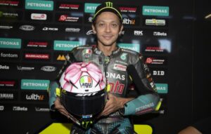 Pakai Helm Pink Di MotoGP San Marino 2021, Ini Penjelasan Valentino Rossi