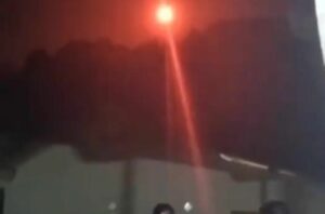Viral! Cahaya Bola Api Turun Dari Langit, Warga Histeris Takbir Dan Istighfar