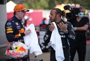 Verstappen Tak Boleh Pandang Remeh Lewis Hamilton di Perebutan Juara F1 2021