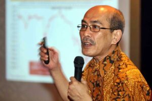 Faisal Basri: Gila! Kereta Cepat Jakarta-Bandung Pakai APBN, Tapi 9 Juta Penerima JKN Dihapus