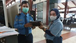 Kembalikan Cek Rp.35,5 Miliar Yang ditemukan, Petugas Kebersihan Bandara Soetta: Bukan Milik Saya