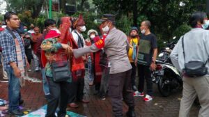 Gelar Aksi Damai Desak Toba Pulp Lestari Ditutup, Masyarakat Adat Tano Batak Ditangkapi Polisi
