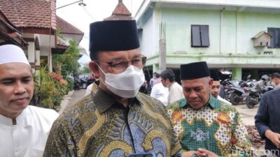 Sambangi Ketua PWNU Jatim di Ponpes Sabilurrosyad, Anies Baswedan Dikenalkan Sebagai Capres 2024