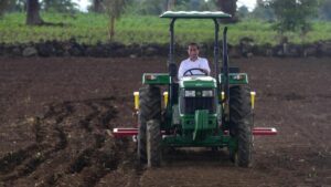 Sindir Jokowi Sibuk Traktoran, WALHI: Negara Sudah Enggak Peduli Bencana Kalimantan
