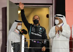 Meski Tertinggal Dari Verstappen, Damon Hill Tetap Prediksi Lewis Hamilton Bakal Juara F1 2021