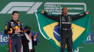 Saling Sikut Dengan Verstappen di F1 GP Btasil 2021, Hamilton: Seperti Itu Seharusnya Kejuaraan Dunia