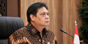 LBH Jakarta Kritik Menko Airlangga Tak Punya Malu Masih Ngotot Jalankan UU Cipta Kerja