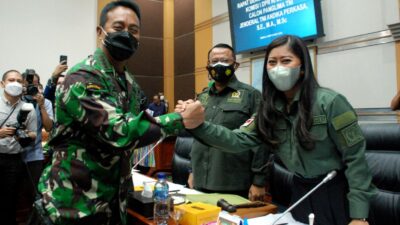 Sentil Komisi I Berkostum Ala Militer, Pengamat: DPR RI Lembaga Politik Representasi Sipil