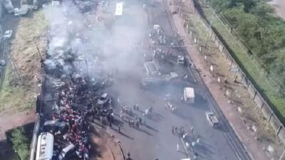 Duh! Bus Hantam Truk Tanker BBM, 98 Orang Meninggal Hangus Terbakar Di Jalanan