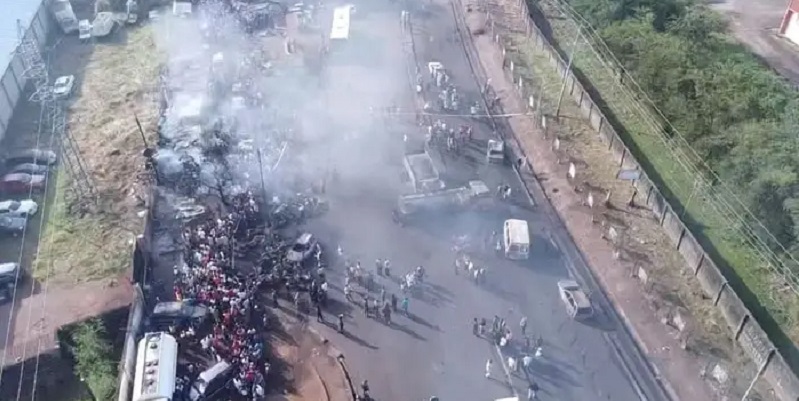 Duh! Bus Hantam Truk Tanker BBM, 98 Orang Meninggal Hangus Terbakar Di Jalanan