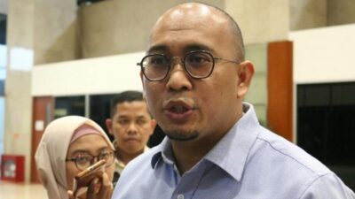 Andre Rosiade Keliling Sumbar Bagi-Bagi Duit Rp.2 Miliar Ke Masjid Hingga Lembaga Masyarakat