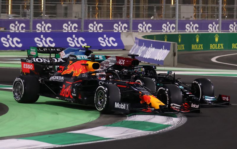 CEO F1, Stefano Domenicali Bujuk Red Bull dan Mercedes Berdamai Sebelum Musim 2022 Bergulir