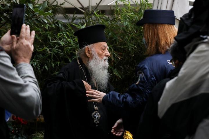 Imam Gereja Ortodoks Yunani Teriaki Paus Fransiskus: Anda Bid’ah! Harus Bertobat!