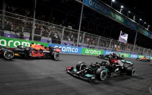 Fokus Incar Kemenangan di F1 GP Abu Dhabi 2021, Verstappen Hindari Tabrakan Dengan Hamilton