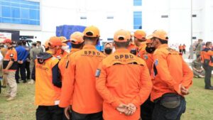 Bantu Korban Erupsi Semeru, Anies Baswedan Kirim 8 Truk Logistik dan 60 Personel