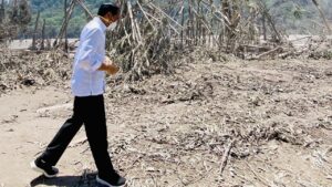 Bupati Lumajang Geram Bekas Erupsi Semeru Jadi Lokasi Foto Selfie dan Wisata, Netizen: Sindir Jokowi?