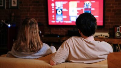 Jepang Ciptakan Layar TV Yang Bisa Dijilat Penonton Untuk Cicipi Makanan Jarak Jauh