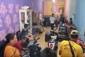 Diduga Sarang Maksiat, Emak-Emak Rame-Rame Geruduk Salon di Kota Medan