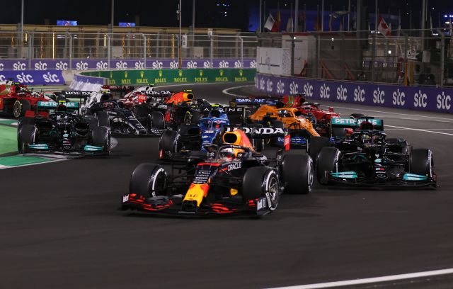 Max Verstappen Ngaku Bisa Pensiun Dari F1 Jika Terus Bersaing Ketat Dengan Lewis Hamilton