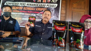 Warga Sumbar Kumpulkan 5 Ton Rendang Untuk Korban Erupsi Gunung Semeru