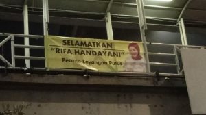 Para Pecinta Layangan Putus Tebar Spanduk ‘Selamatkan Rifa Handayani’, Apa Maksudnya?
