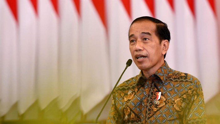 Jokowi Larang Sekolah Minta Orang Tua Teken Surat Bersedia Tanggung Risiko Usai Vaksin Anak