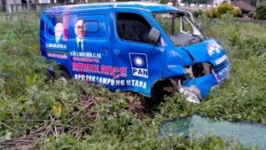 Ambulans Bergambar Ketum PAN Zulkifli Hasan Kecelakaan, Terguling Ke Kebon Singkong di Lampung