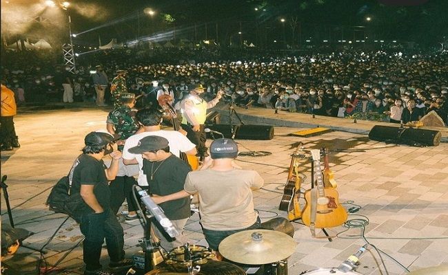 Dihadiri Gubernur Koster, Konser Musik Dengan Penonton Membludak Di Bali Dibubarkan Polisi