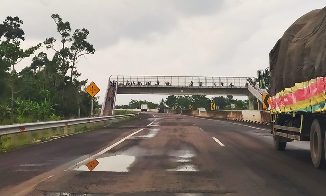 Jalan Tol Kayu Agung-Palembang Mudah Rusak, Waskita Sriwijaya Salahkan Kendaraan Berat