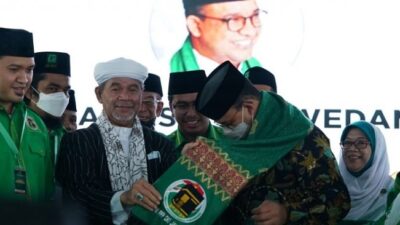 Beri Anies Sorban Hijau Bergambar Ka’bah, PPP: Kami Selalu Dukung Orang Baik Yang Ingin Bahagiakan Warganya
