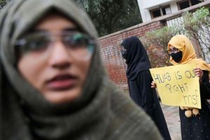 Larangan Hijab Picu Ketegangan Umat Hindu dan Muslim di India