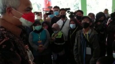 Letakkan Hasil Alam di Depan Gubernur Ganjar, Warga Desa: Wadas Sudah Sejahtera Tanpa Tambang