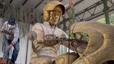 Bakal Ada Patung Jokowi di Mandalika, Netizen: Jarang Loh Orangnya Masih Hidup, Sudah Dibuat Patungnya