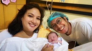 Selamat! Dimas Anggara dan Nadine Chandrawinata Dikaruniai Anak Pertama
