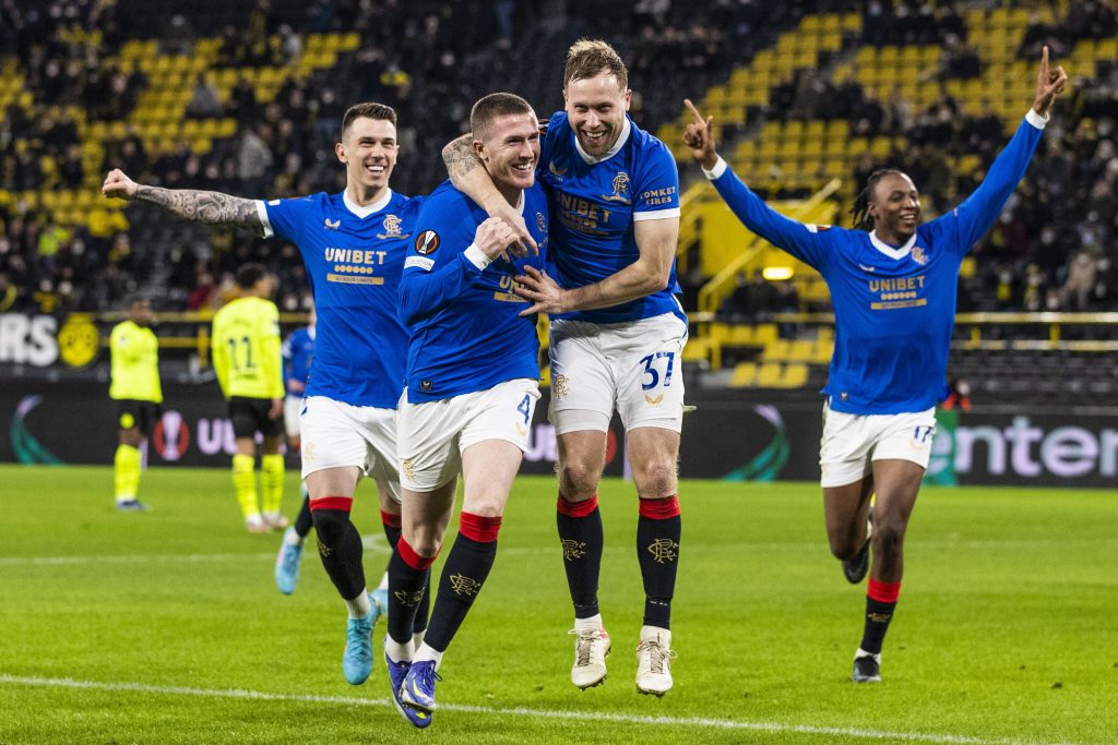 Pelatih Keturunan Indonesia Ini Bawa Glasgow Rangers Bantai Borussia Dortmund 4-2