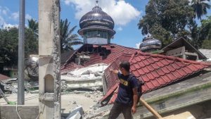 Jangan Panik! Ini Langkah-Langkah Yang Bisa Dilakukan Saat Terjadi Gempa