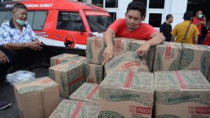 Masih Langka dan Mahal, PDIP Bagikan 10 Ton Minyak Goreng Untuk Warga di 21 Desa di Kota Medan