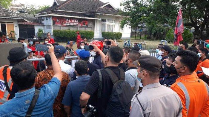 Bentrok! Kader PDI Perjuangan Lempari Petugas PT KAI Kota Medan Pakai Kayu