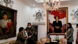 Dinilai Berhasil Atasi Krisis Moneter 1998, Megawati Terima Lifetime Achievement Dari CNBC Indonesia