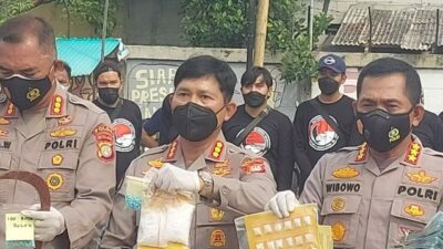 Kampung Bahari Tanjung Priok Digerebek 700 Polisi, 26 Orang Ditangkap 1.500 Ekstasi Disita