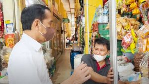 Beli 2 Liter Bayar Rp.100 Ribu di Yogyakarta, Jokowi: Harga Minyak Goreng Disini Mahal!