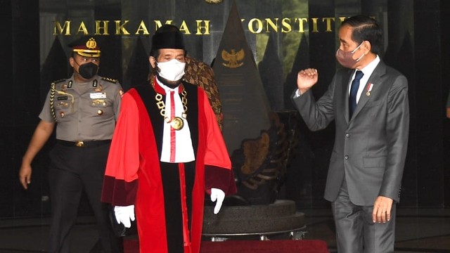 Anwar Usman Didesak Mundur Dari Ketua MK Bila Nikahi Adik Jokowi