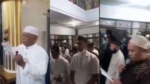 Viral! Jemaah Masjid Ini Nyanyikan Lagu Indonesia Raya Sebelum Shalat Tarawih Berjamaah