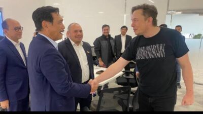Luhut Sambangi Elon Musk di Gigafactory, Undang Ke Pertemuan B20 dan Bahas Pabrik Baterai RI